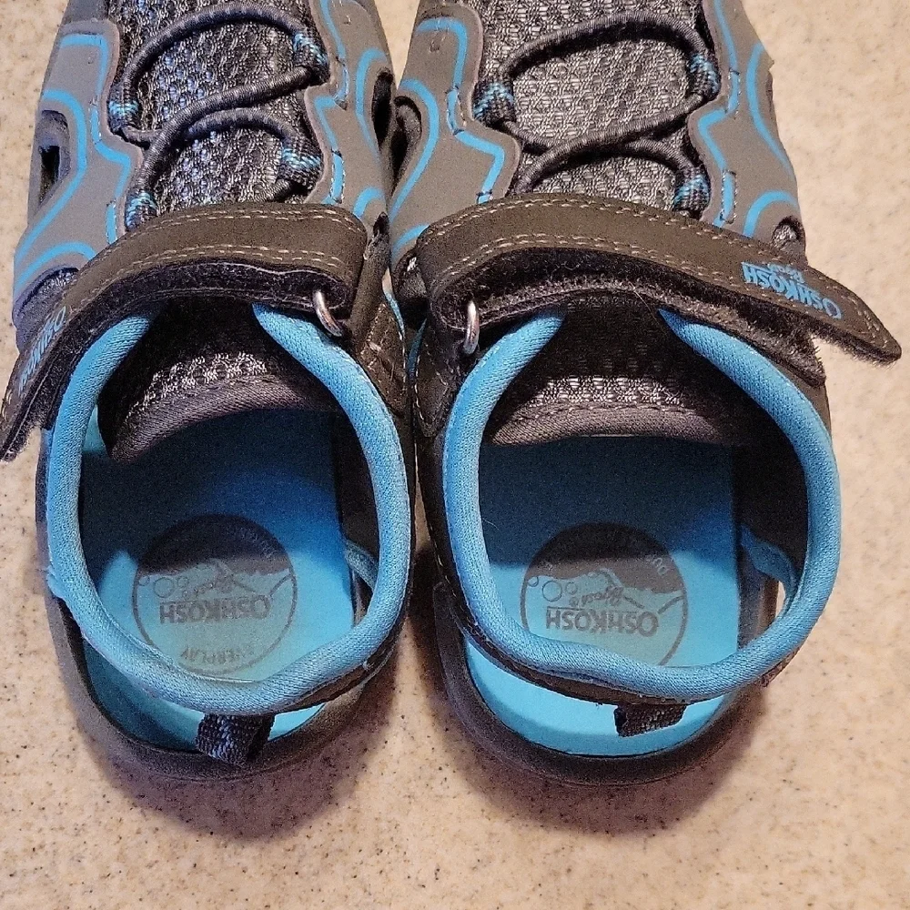 OshKosh B'gosh Closed Toe Sandals SIZE 9M